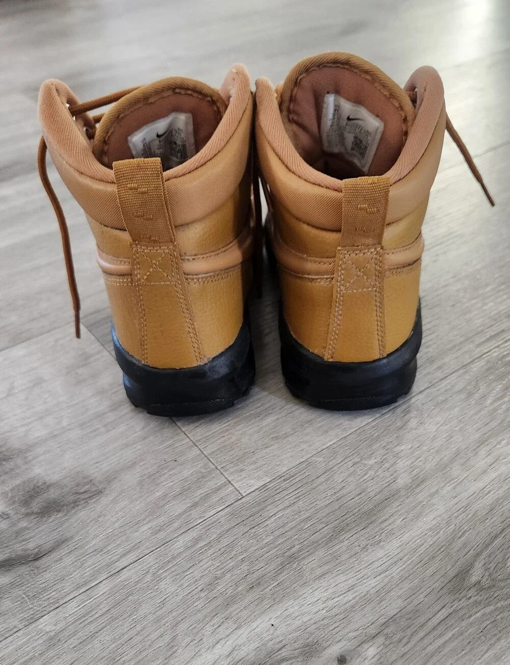 Nike Manoa LTR hiking boots Big Kids Size 4Y Wheat/black